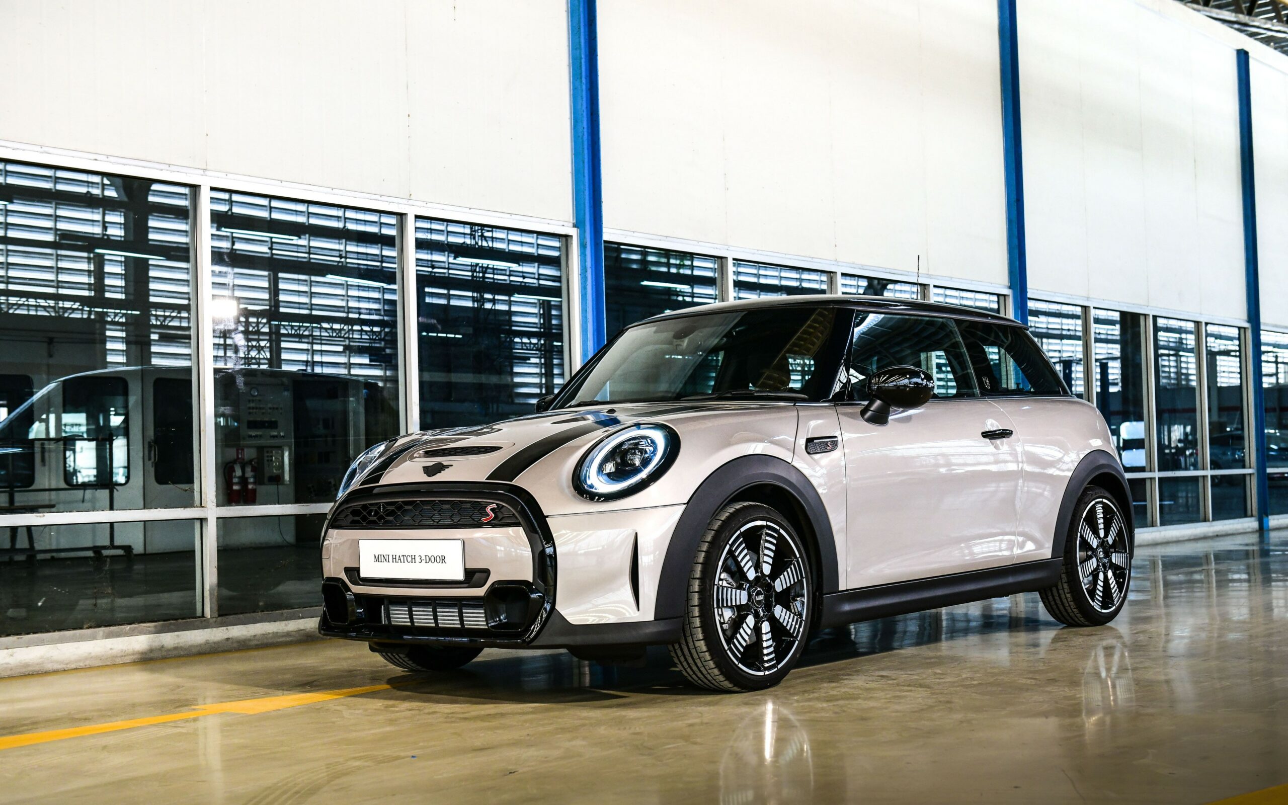 เปิดตัว "THE NEW ALL-ELECTRIC MINI" รถไฟฟ้า 100% มีอะไรน่าสนใจ ?